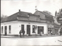 Zaduzbina u Kraljevu pre oko 40 godina otprilike... :)
I dan danas je na istom mestu, u losem stanju, fasada se ne odrzava ali i dalje je kafana u njoj i dalje se ljudi skupljaju kao i pre pola veka...